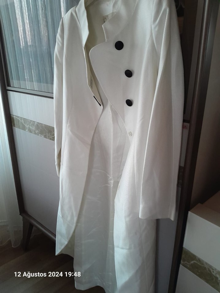 Beyaz Mini Düğmeli Tuxedo Ceket - Görsel 2