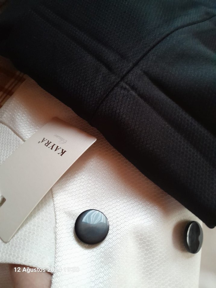 Beyaz Mini Düğmeli Tuxedo Ceket - Görsel 3