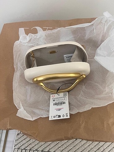 Zara Zara altın klipsli kutu çanta