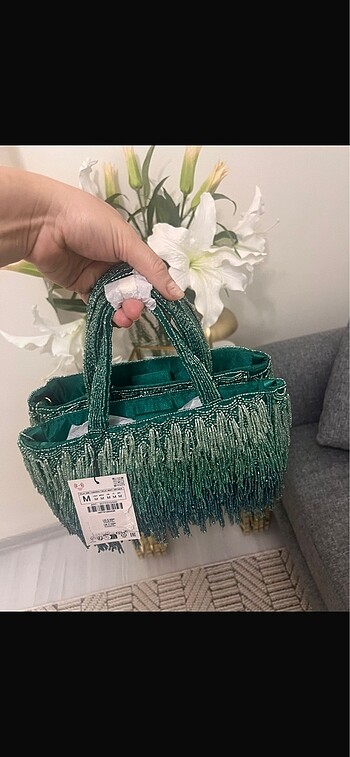 Zara parlak taşlı püsküllü çanta