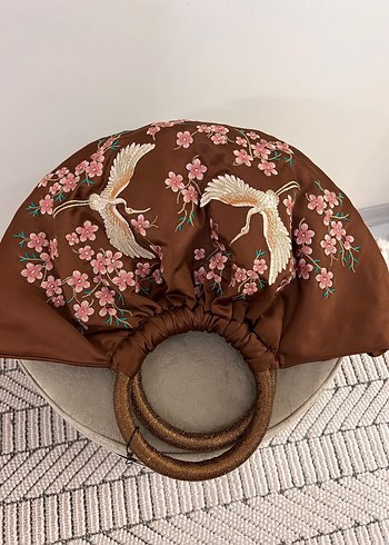 Beden İşlemeli Zara çanta