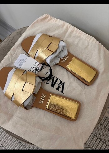 Zara Altın Renkli Deri Topuklu Terlik