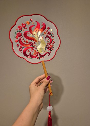 Kırmızı Renkli Nakışlı Tilki Detaylı Yelpaze - Görsel 2