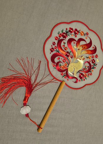 Kırmızı Renkli Nakışlı Tilki Detaylı Yelpaze - Görsel 4