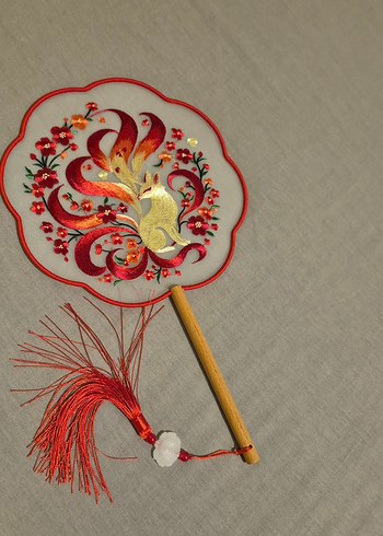 Kırmızı Renkli Nakışlı Tilki Detaylı Yelpaze - Görsel 5