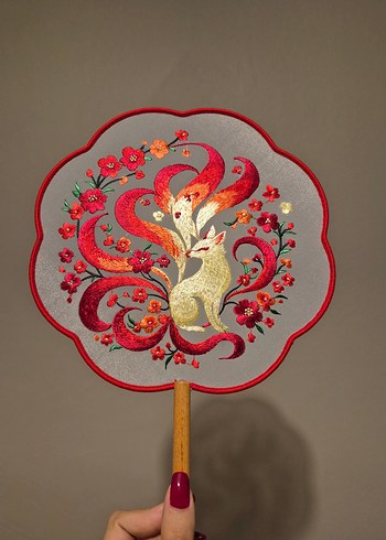 Kırmızı Renkli Nakışlı Tilki Detaylı Yelpaze - Görsel 3