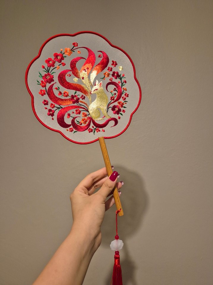 Kırmızı Renkli Nakışlı Tilki Detaylı Yelpaze - Görsel 2