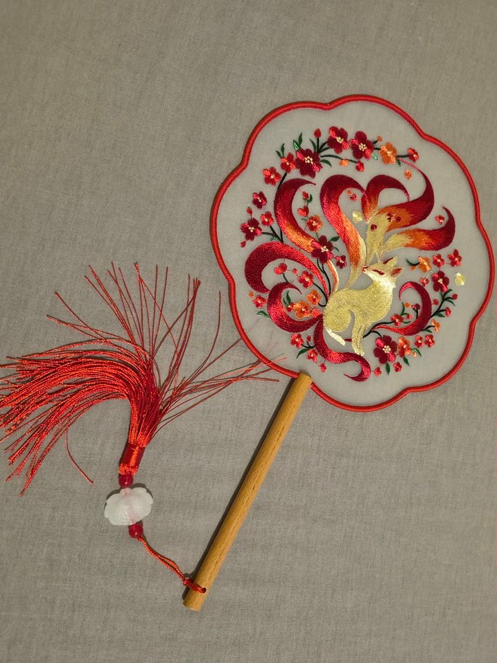 Kırmızı Renkli Nakışlı Tilki Detaylı Yelpaze - Görsel 4