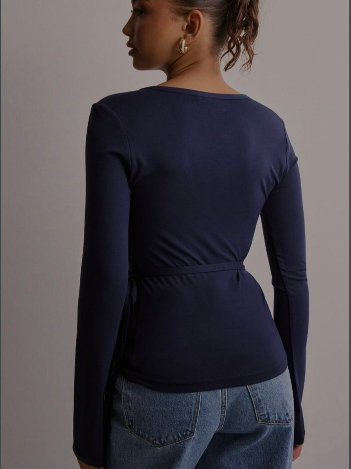 V Yaka Lacivert Bağlama Detaylı Bluz - Görsel 4