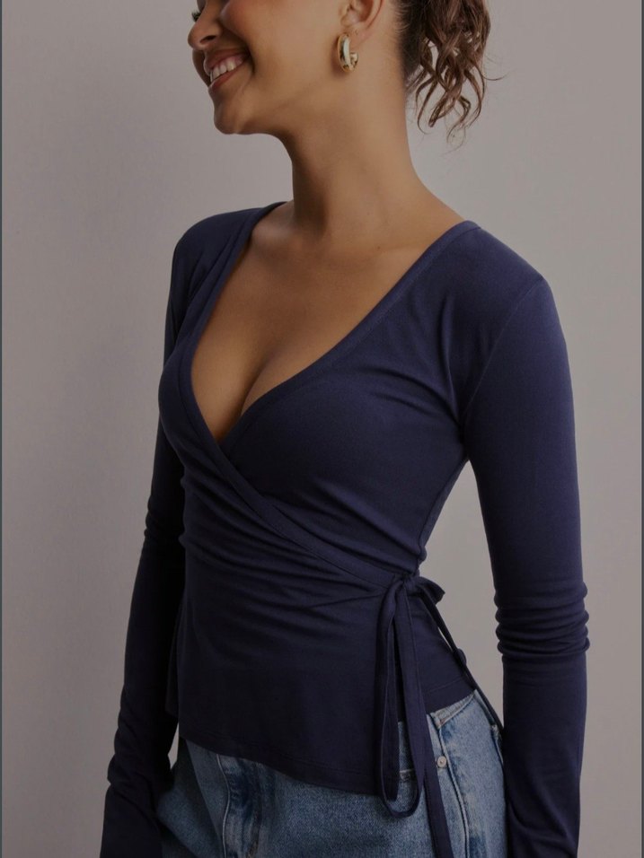 V Yaka Lacivert Bağlama Detaylı Bluz - Görsel 3