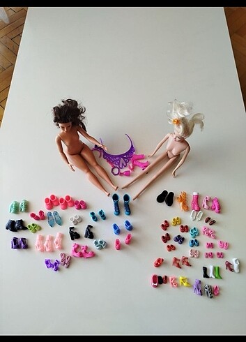 Barbie bebekler ve ayakkabıları