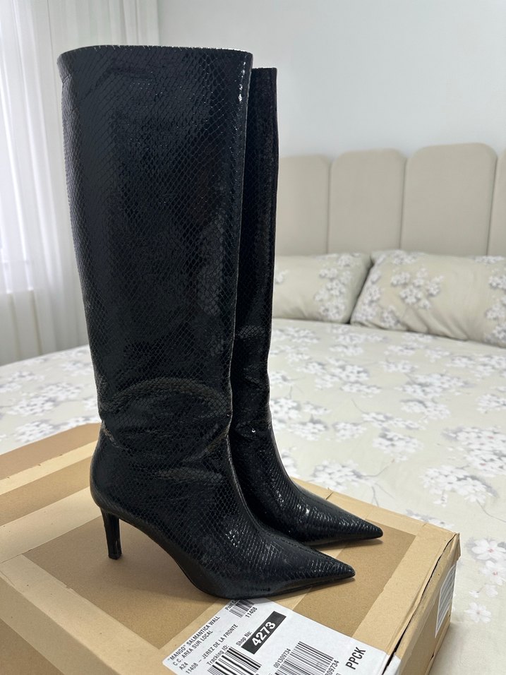 Siyah Yılan Derisi Desenli Dizüstü Topuklu Bot - Görsel 3