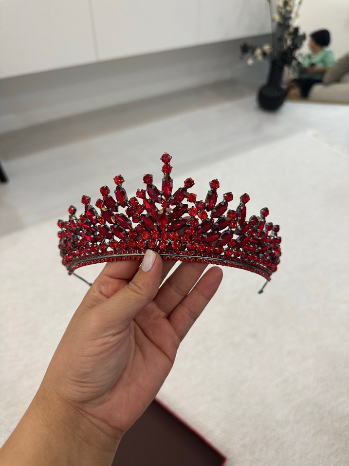 Koyu Kırmızı Pul İşlemeli Cam Taç - Görsel 3