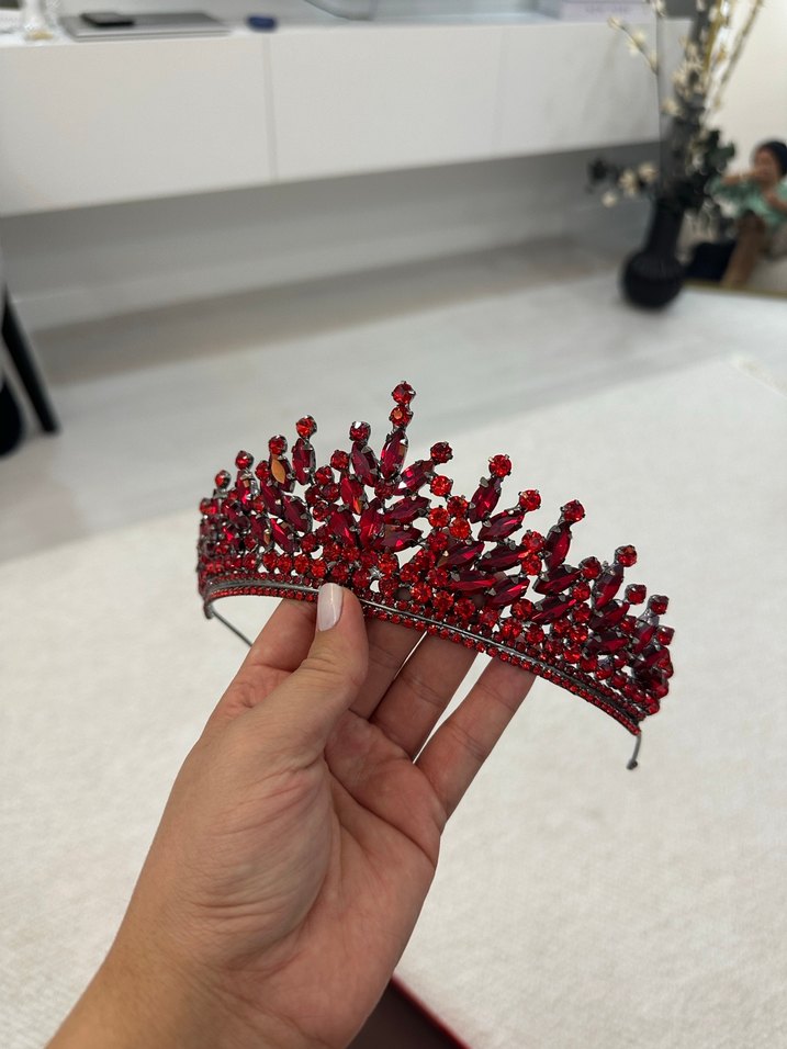 Koyu Kırmızı Pul İşlemeli Cam Taç - Görsel 2