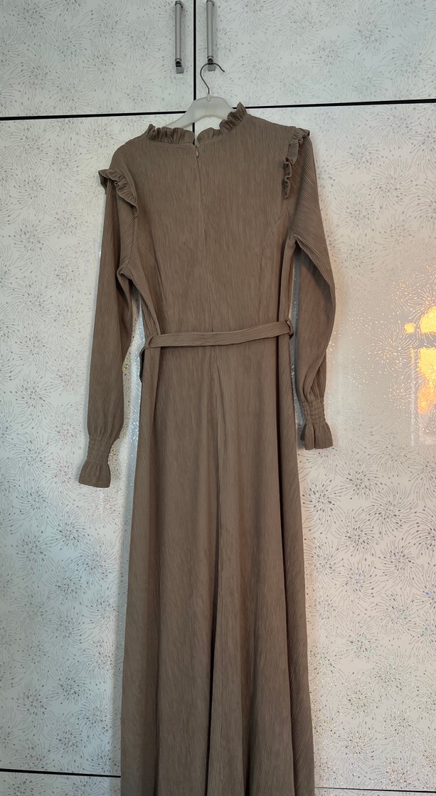 Bej Kemerli Uzun Keten Elbise - Görsel 3