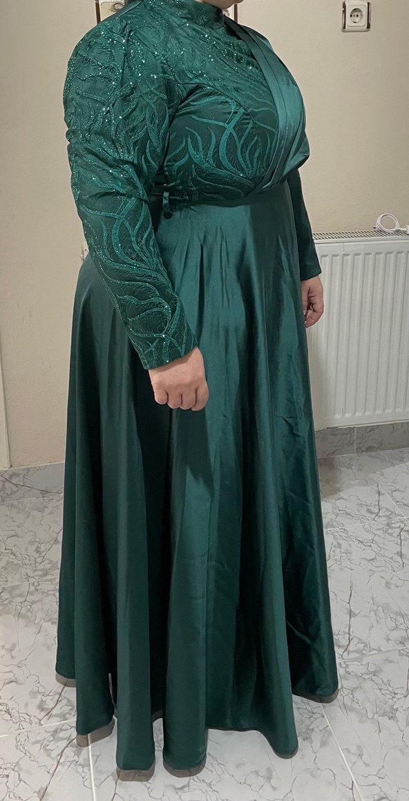 Uzun Kollu Yeşil Drapeli Abiye Elbise - Görsel 3