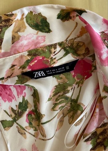 Zara Pembe Çiçekli Kadın Gömlek