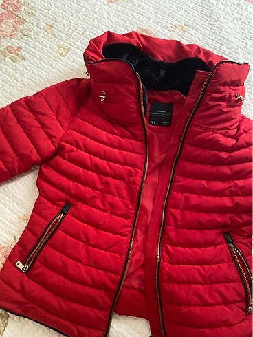 zara markalı mont