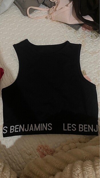 Les Benjamins mini crop