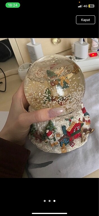 Diğer yılbaşı temalı kar küresi