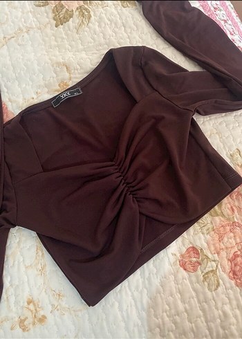 Göğsün altında biten kahverengi önü büzgülü crop - Görsel 3