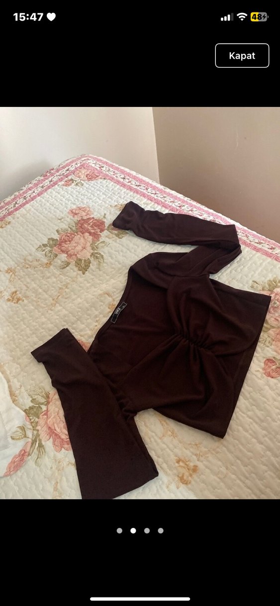 Göğsün altında biten kahverengi önü büzgülü crop - Görsel 2