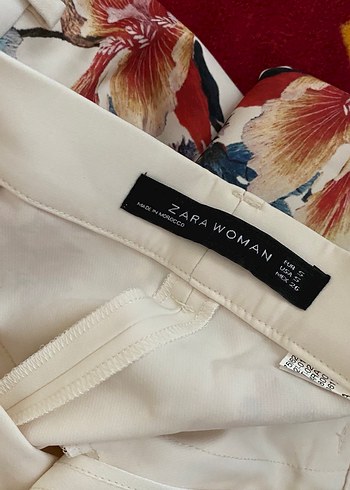 Zara Beyaz Çiçek Desenli Bohem Kadın Kumaş Pantolon - Görsel 2