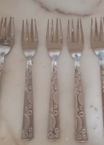 Gri detaylı beyaz çatal seti