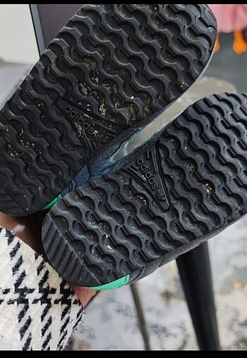 22 Beden çeşitli Renk Adidas ayakkabı