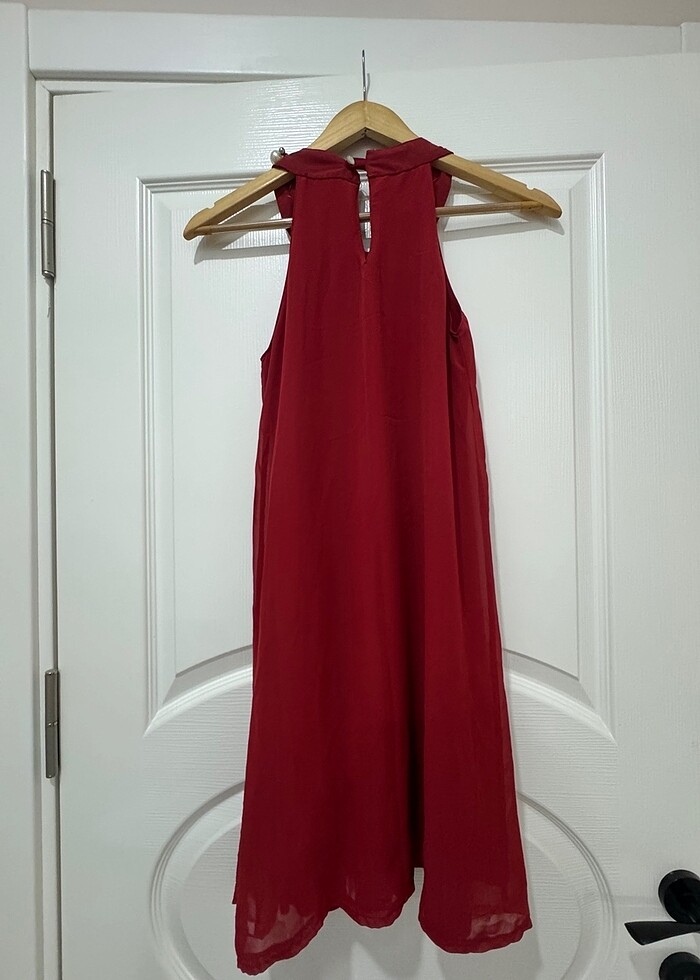 Kırmızı taşlı elbise - Görsel 2