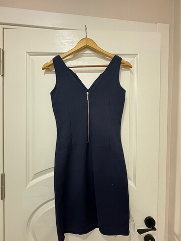 Yaka detayı boncuklu midi elbise - Görsel 3