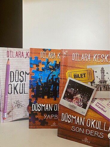 Düşman okullar serisi ilk üç kitap