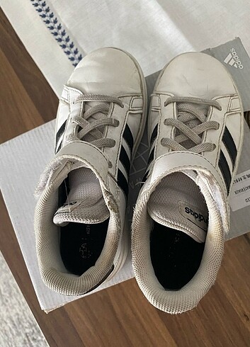 30 Beden beyaz Renk Adidas spor ayakkabı