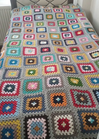 Renkli Desenli El Örgüsü Battaniye - Görsel 2