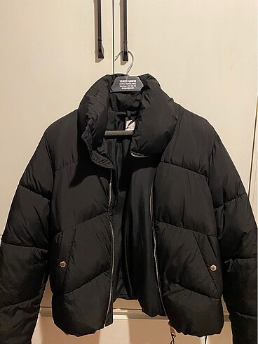 m Beden siyah Renk Bershka Şişme Mont