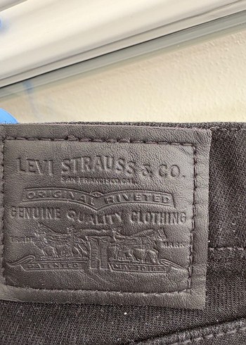 Levis Siyah Dar Kesim Kadın Kot Pantolon - Görsel 3