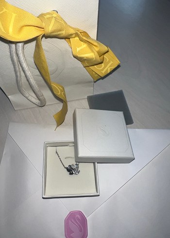 Beden Swarovski swan kolye