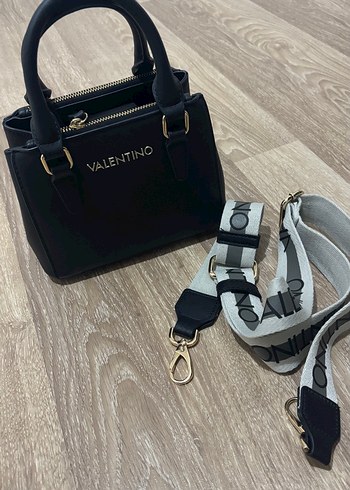 Siyah Deri Valentino Kemerli Kadın Çanta