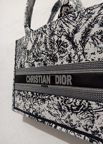 Diğer CHRISTIAN DIOR??