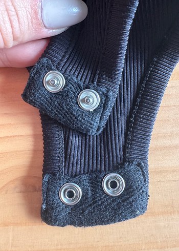 Kadın Siyah Tek Omuz Cut out Detaylı Likralı Çıtlı Body - Görsel 3