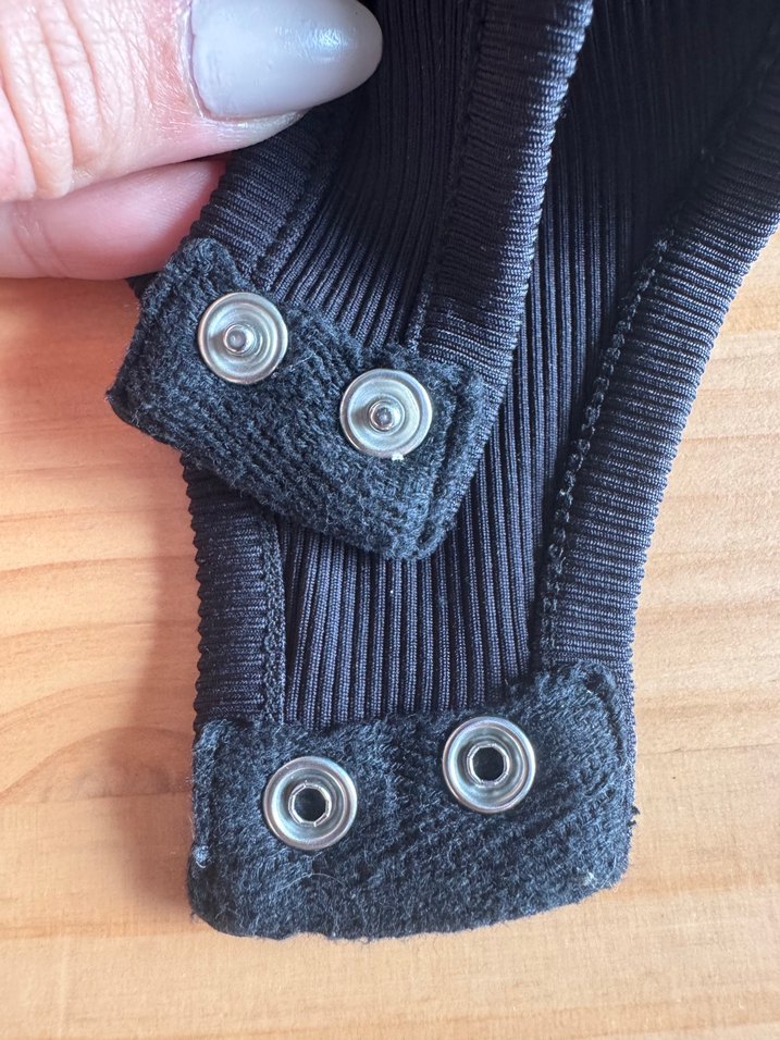 Kadın Siyah Tek Omuz Cut out Detaylı Likralı Çıtlı Body - Görsel 3