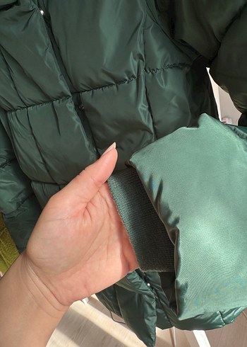 Koyu Yeşil Kapüşonlu Fermuar Çıtçıtlı Kadın Kalın Kışlık Mont - Görsel 2