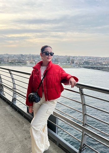 Parlak Kırmızı Şişme Kadın Mont - Görsel 2