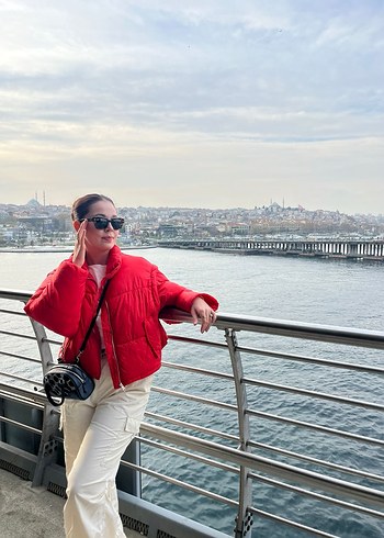 Parlak Kırmızı Şişme Kadın Mont - Görsel 4