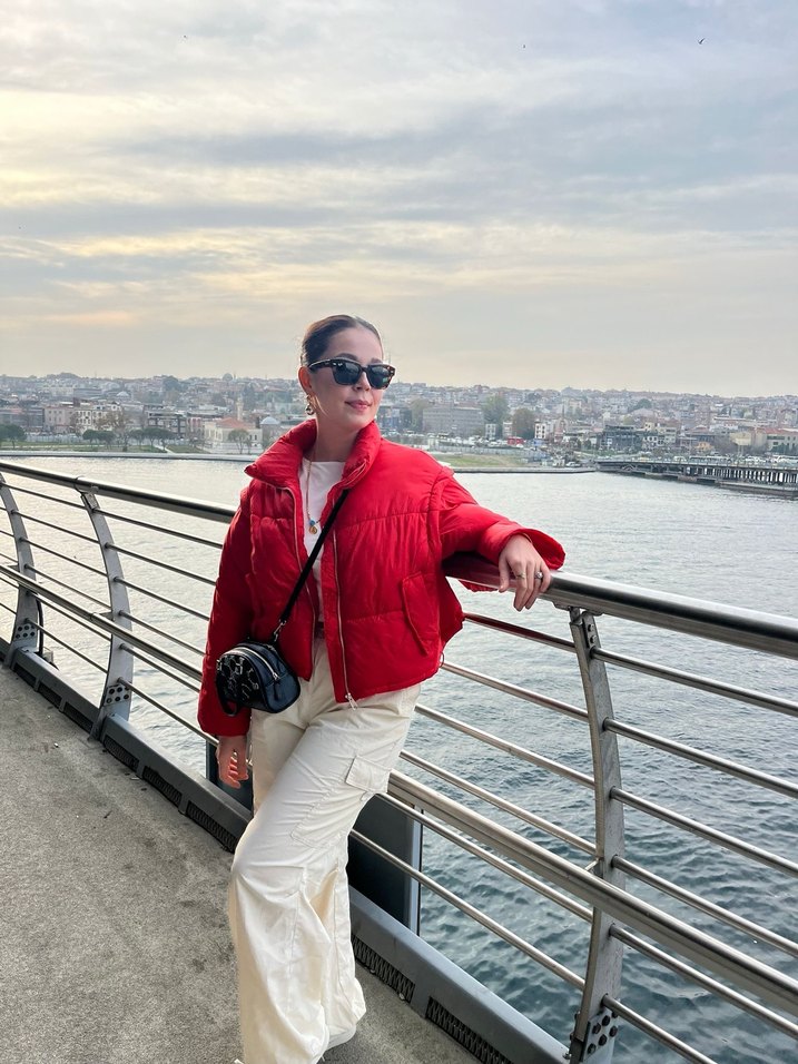 Parlak Kırmızı Şişme Kadın Mont - Görsel 2