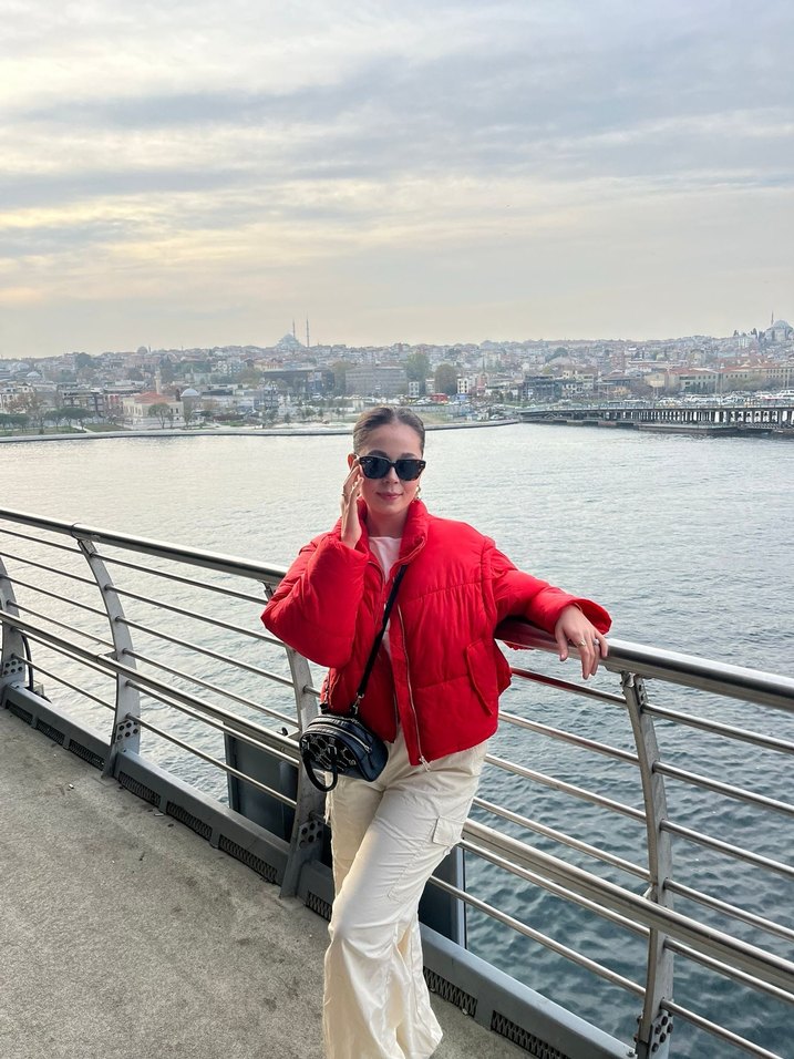 Parlak Kırmızı Şişme Kadın Mont - Görsel 3