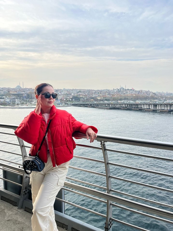 Parlak Kırmızı Şişme Kadın Mont - Görsel 4