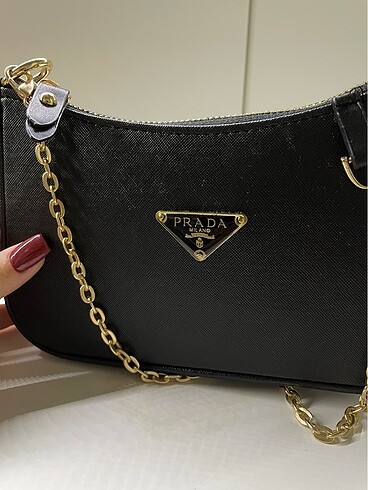  Beden siyah Renk Prada mini çanta