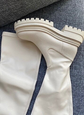 Bershka krem uzun çorap çizme