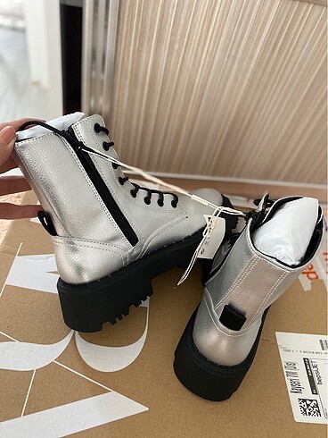 35 Beden gri Renk Zara metalik bot